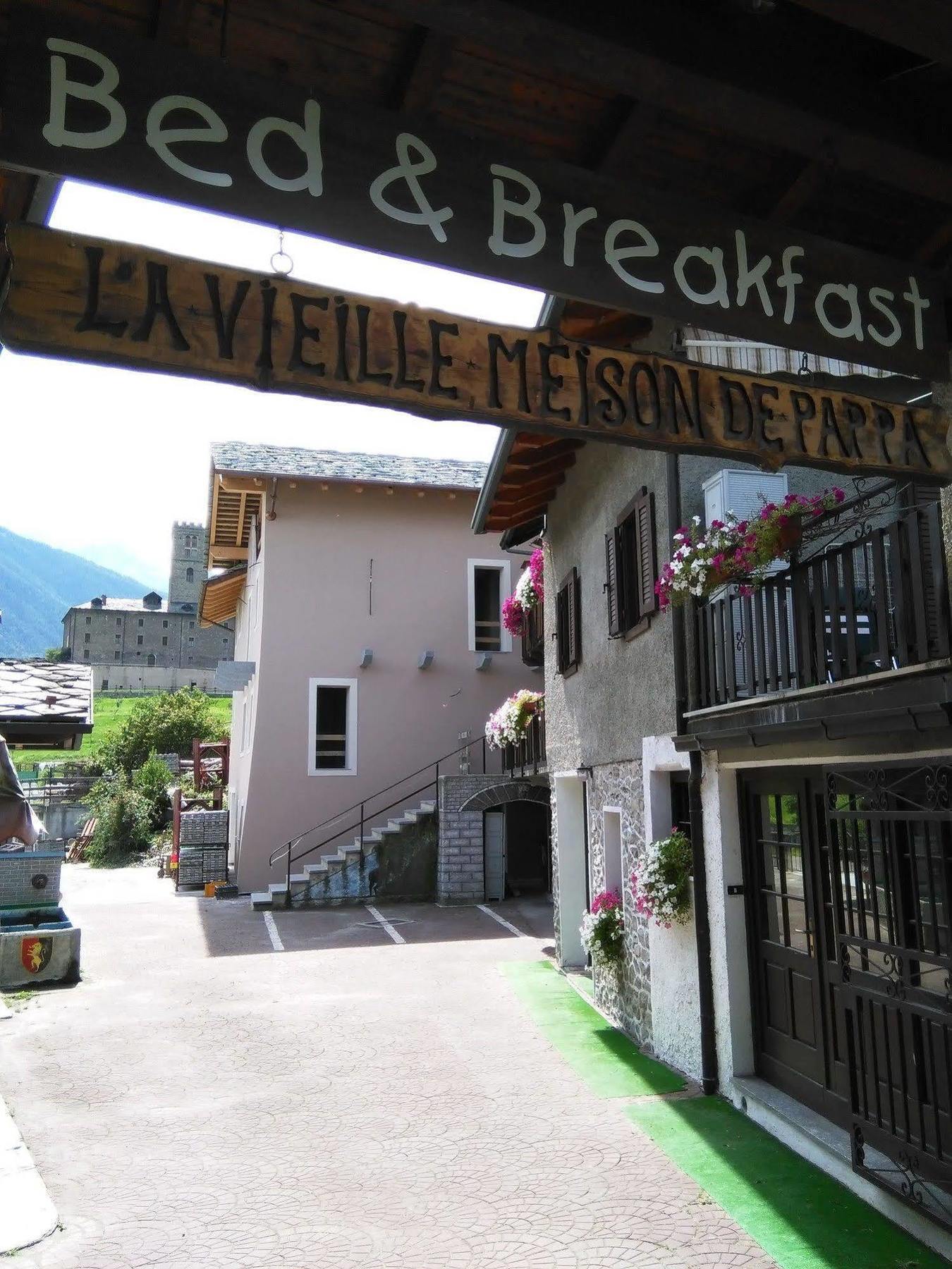 La Vieille Meison De Pappa Couette-café Sarre